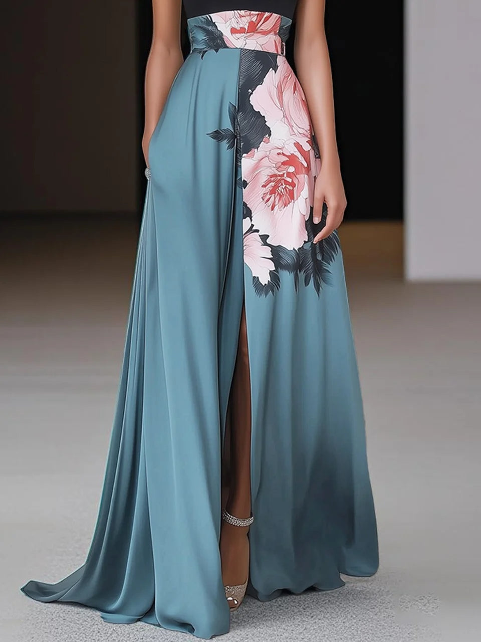 Czarna Sukienka Maxi Maja | Elegancki Krój z Kwiatowym Dekoltem 2