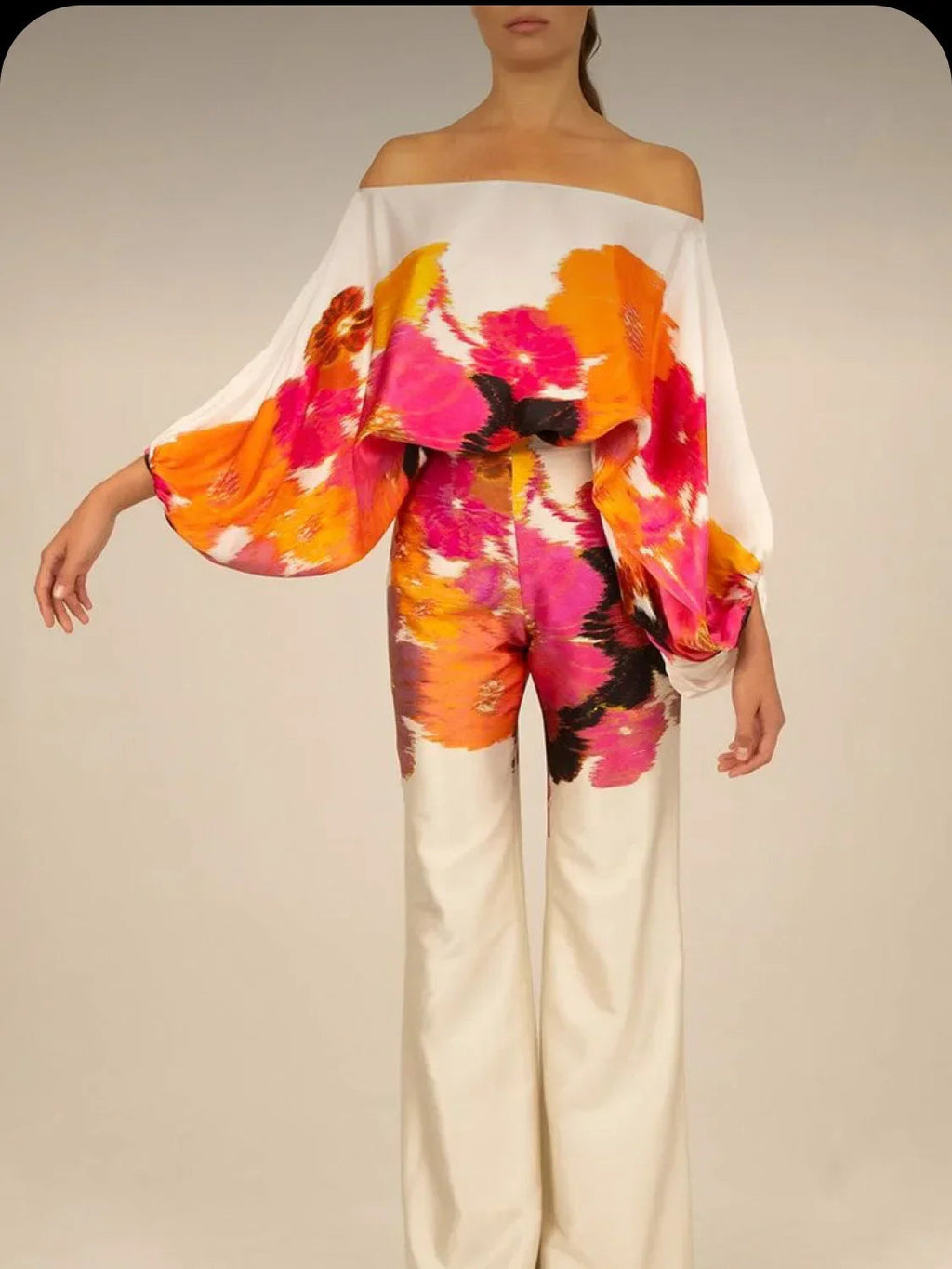 Elowen Komplet Damski | Elegancka Satyna, Asymetryczny Top, Szerokie Spodnie 9