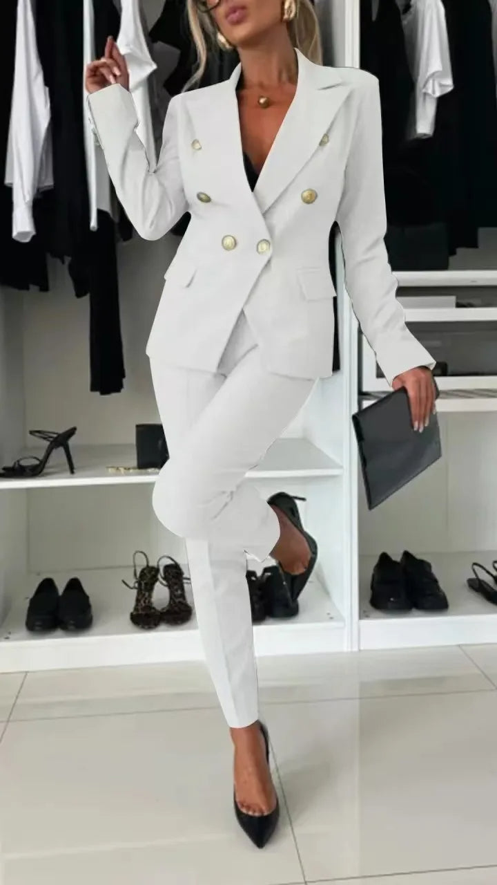 Garnitur damski Mela | Elegancki dwurzędowy blazer i zwężane spodnie 3