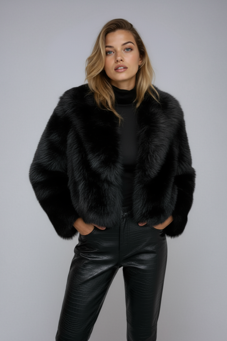 Kurtka Laura | Krótka czarna ze sztucznego futra, elegancka i wygodna 2