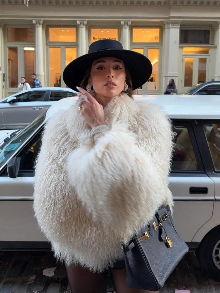 Płaszcz zimowy Lila | Sztuczne futro typu lama, luźny fason damski 1