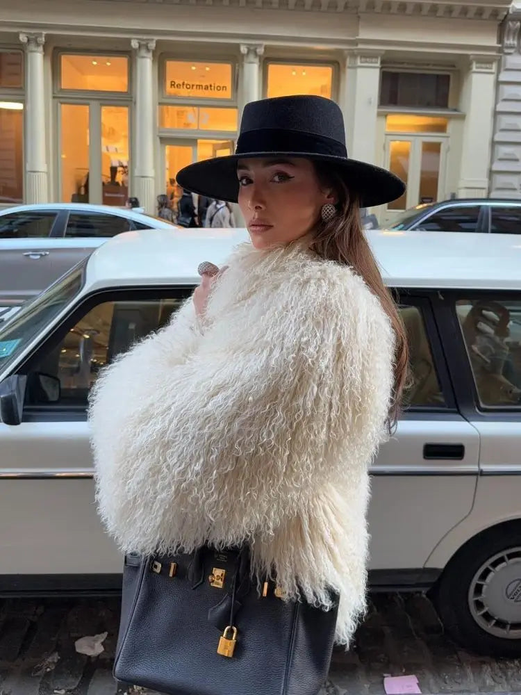 Płaszcz zimowy Lila | Sztuczne futro typu lama, luźny fason damski 2