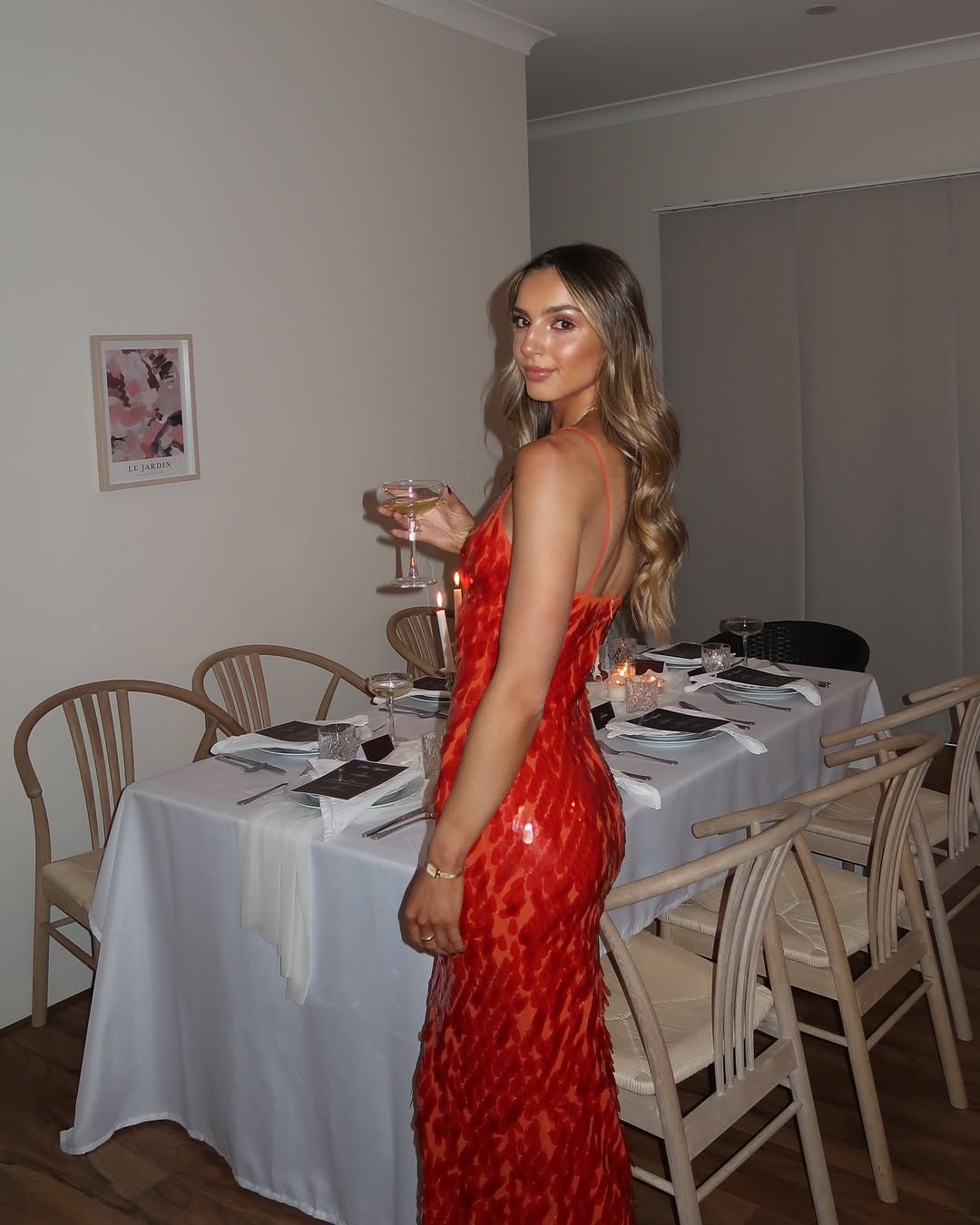 Sukienka Maya Długa | Cekinowa, Głęboki Dekolt, Ekskluzywna Elegancja 4