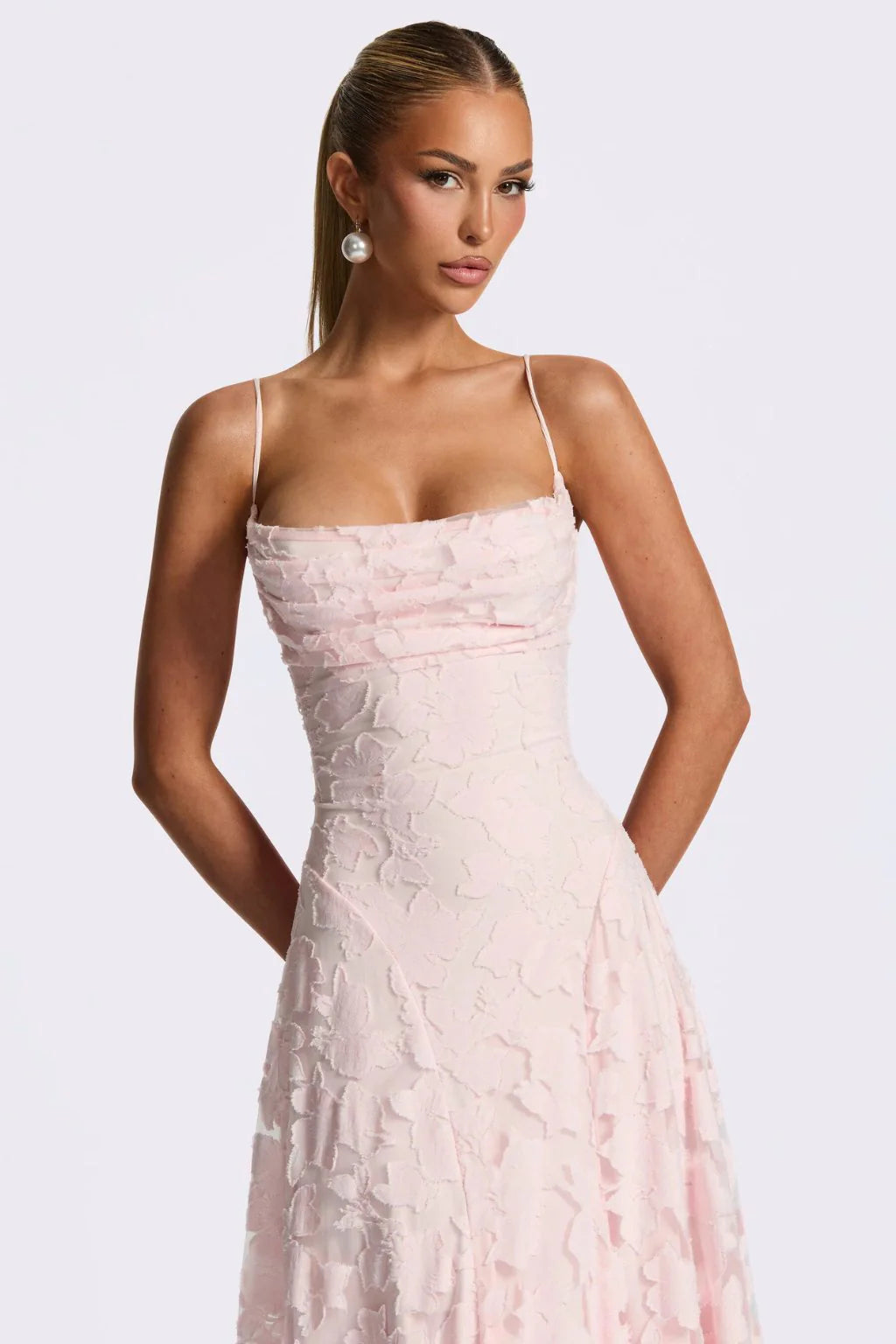 Sukienka maxi Lira | Cienkie Ramiączka, Dopasowana Góra, Elegancka Na Wesele 0
