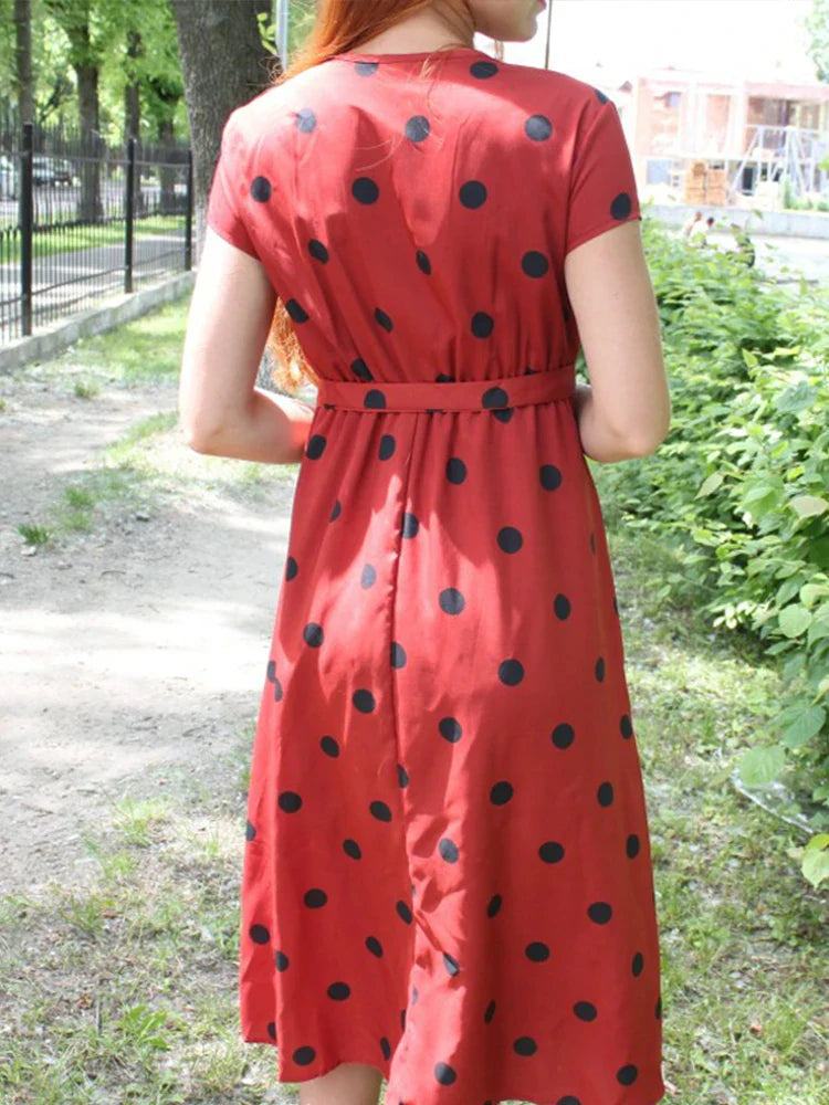 Sukienka midi Sawa | Lekki materiał, wzór w grochy, dekolt w serek 6