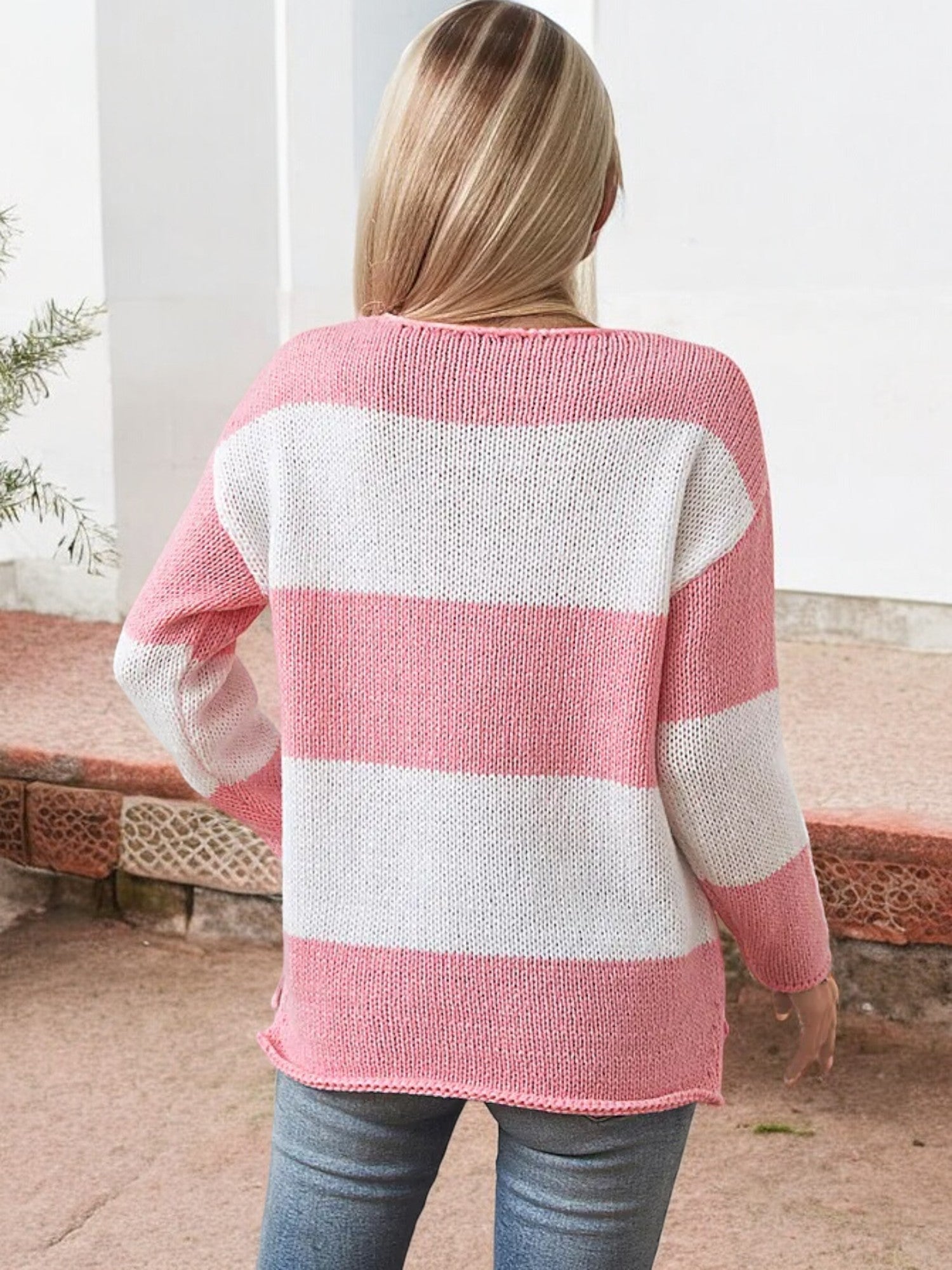 Sweter Stefka dla kobiet | Klasyczny Dekolt w Serek, Styl Off-Shoulder, Wzór w Paski 4