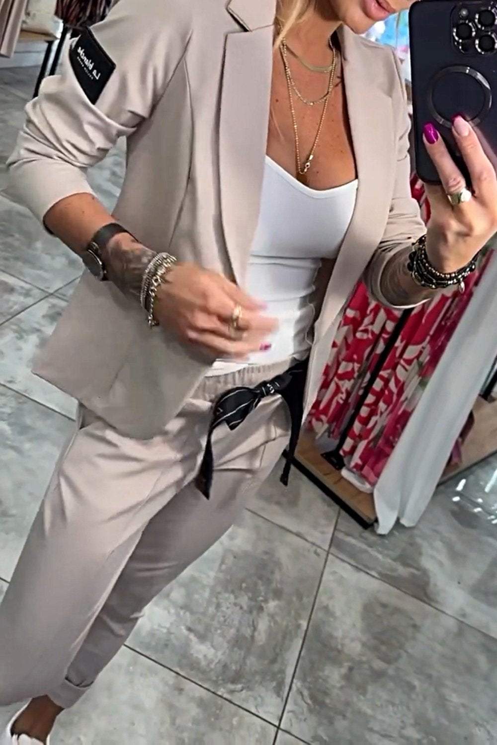 Zestaw garniturowy Mela | Elegancka marynarka i elastyczne spodnie 4